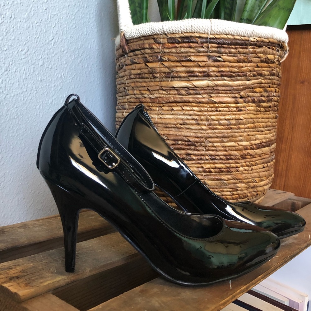 Ellie pointed toe with ankle strap heels